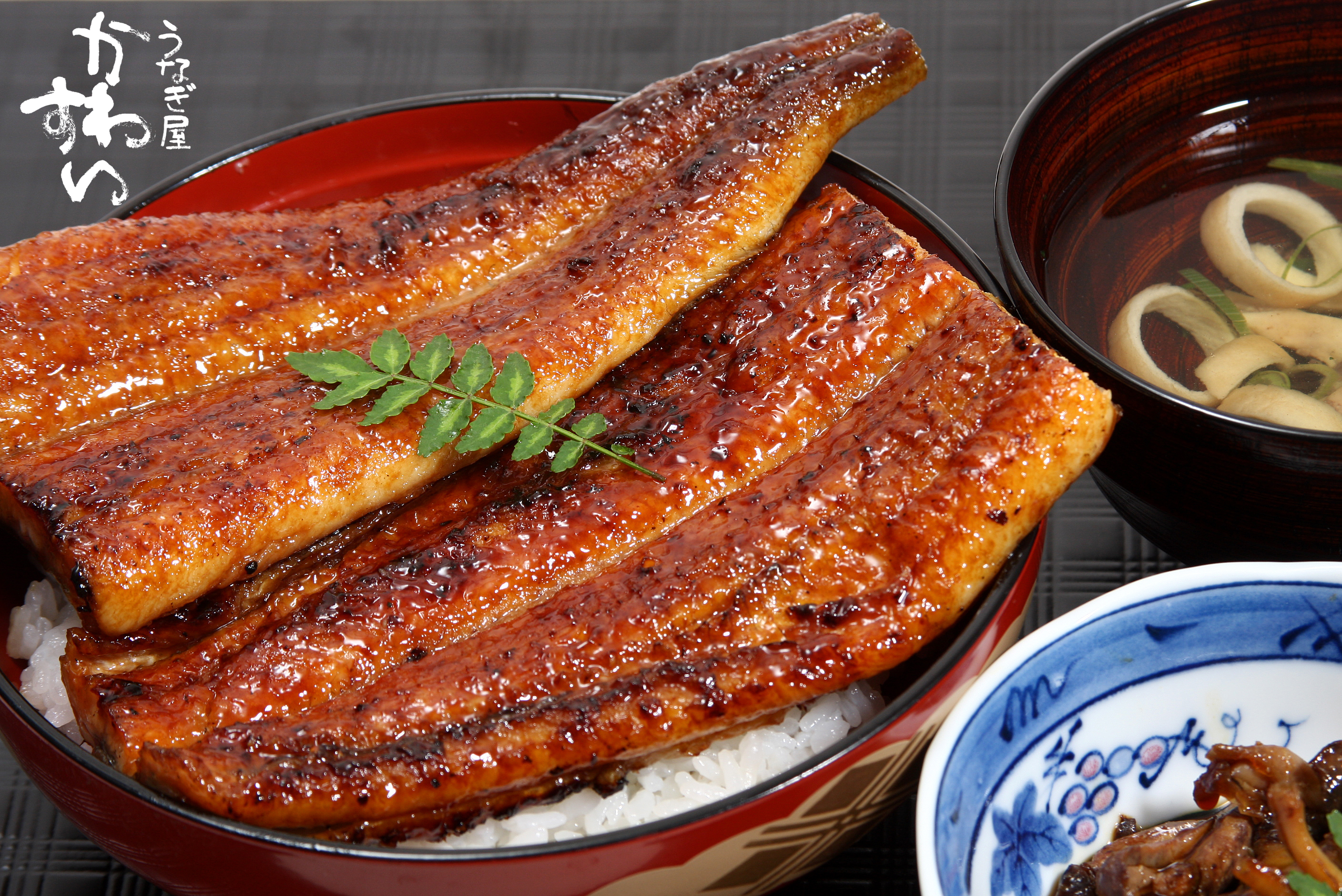 国産うなぎ蒲焼カット　たれ付　(常温タイプ)